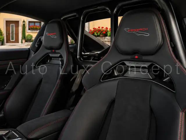 Porsche 911 view 8