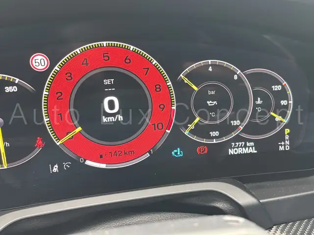 Porsche 911 view 10