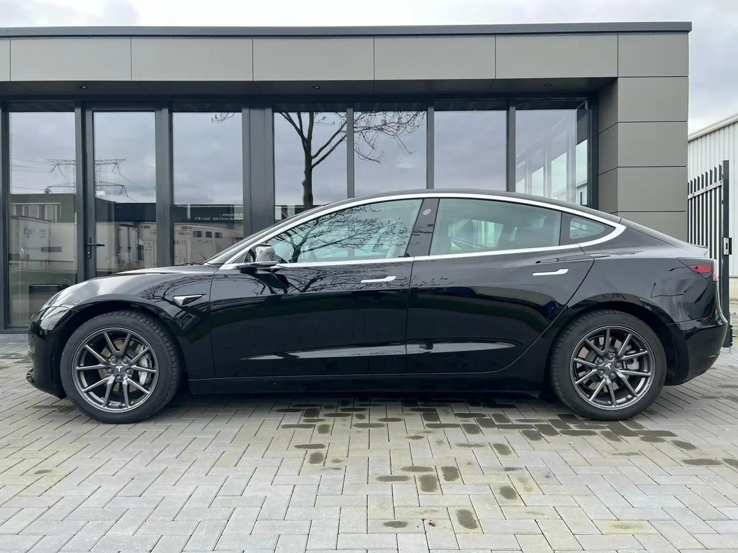 Tesla Model 3 Standard RWD Plus 4% bijtelling geen ex lease wage Zwart - 2