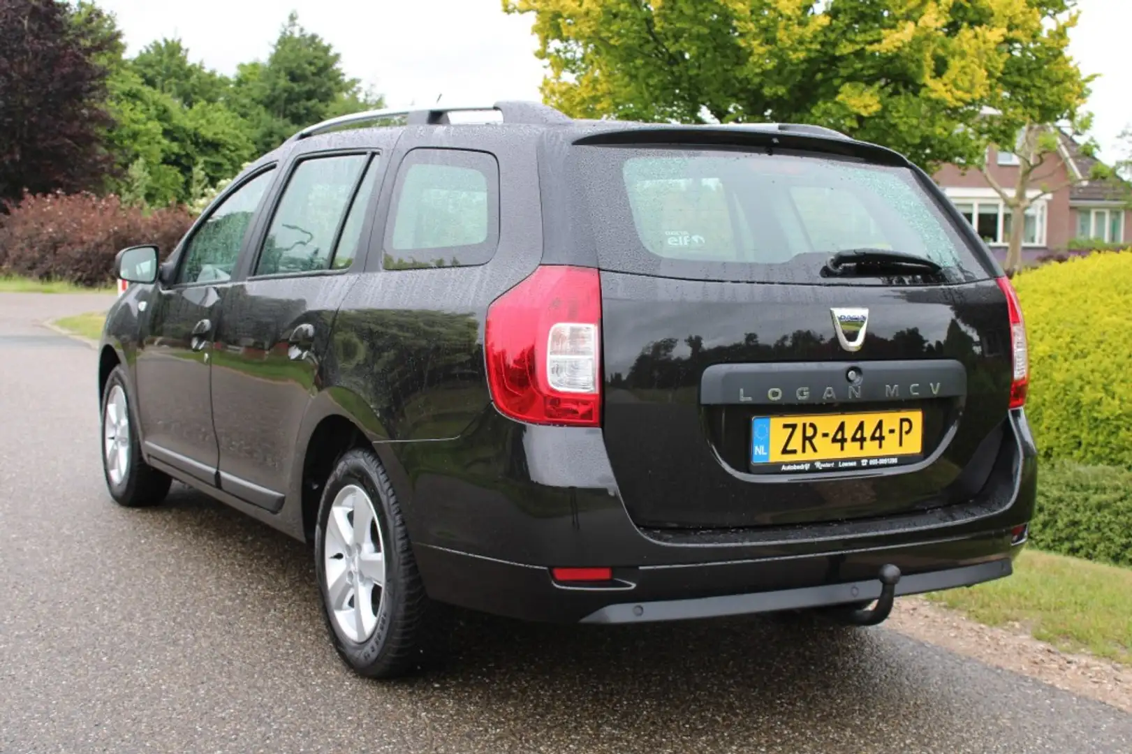 Dacia Logan 0.9TCE 90pk Laureate automaat airco/cruise/navi/tr Zwart - 2