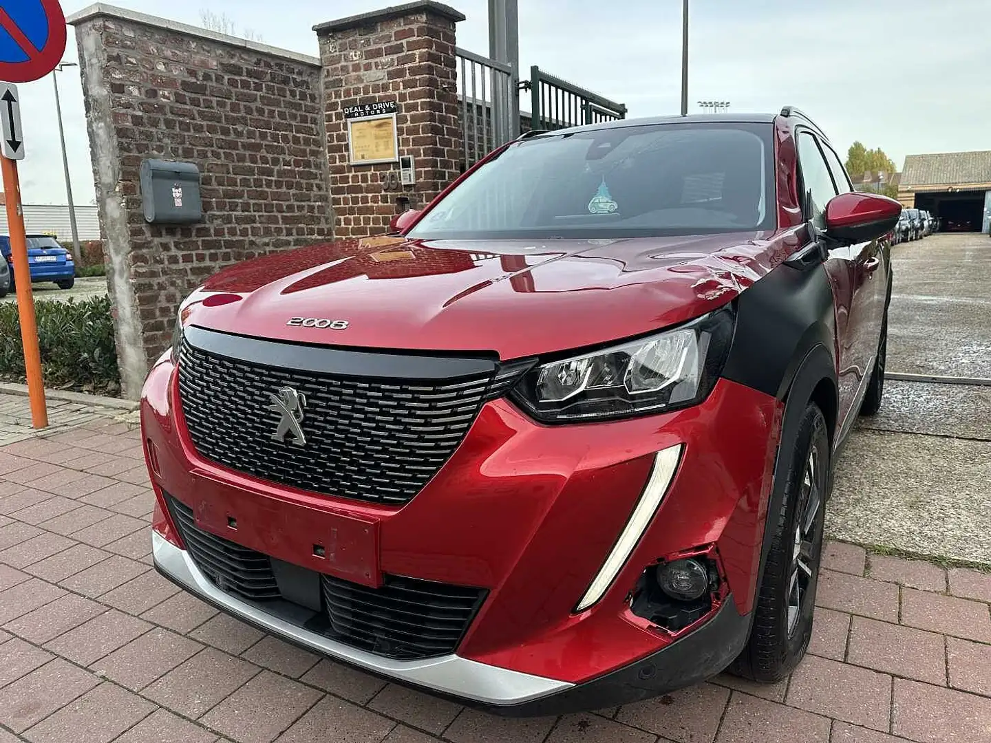 Peugeot 2008 1.2 I MET 56DKM Allure Pack HANDELAARS & EXPORT Rouge - 1