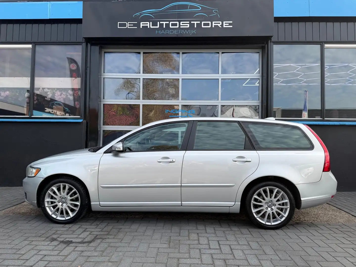 Volvo V50 2.0 Edition II Leer Navi Cruise PDC Trekhaak Deale Gris - 2