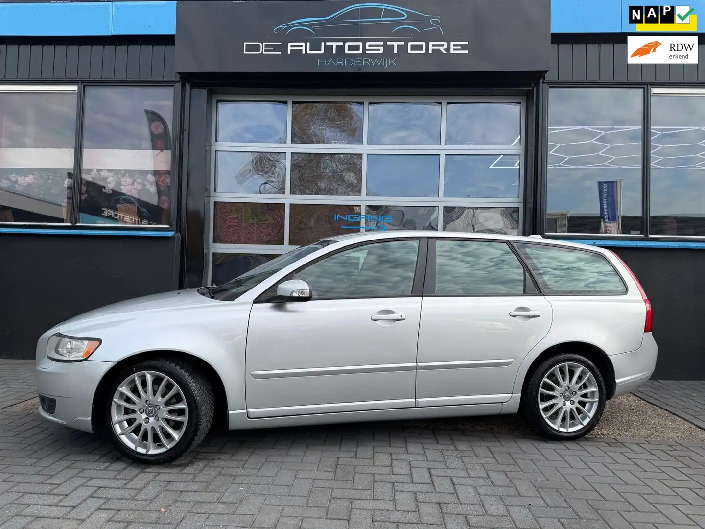 Volvo V50 2.0 Edition II Leer Navi Cruise PDC Trekhaak Deale Gris - 1