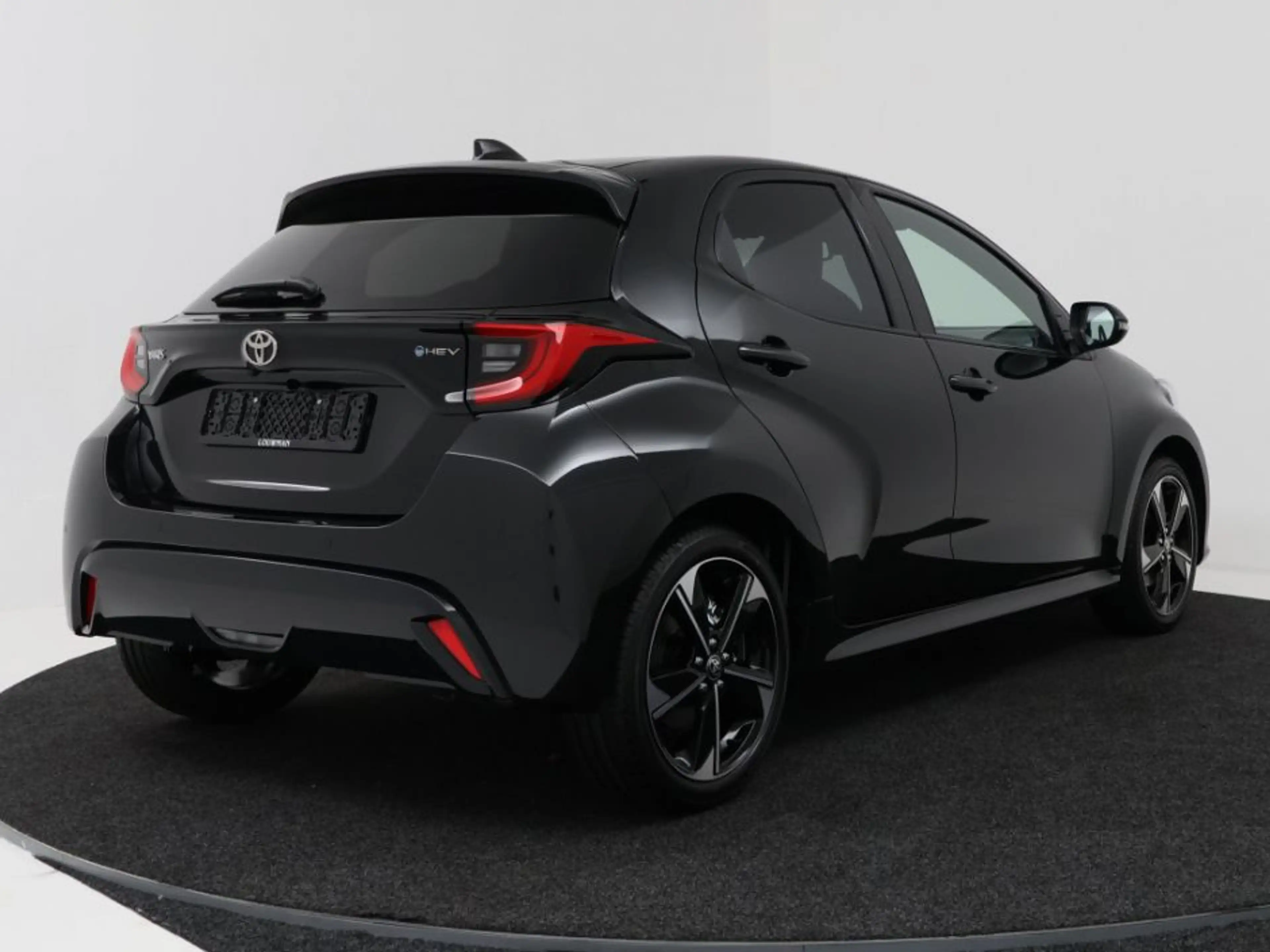 Toyota Yaris 1.5 Hybrid 130 Executive — photo 6