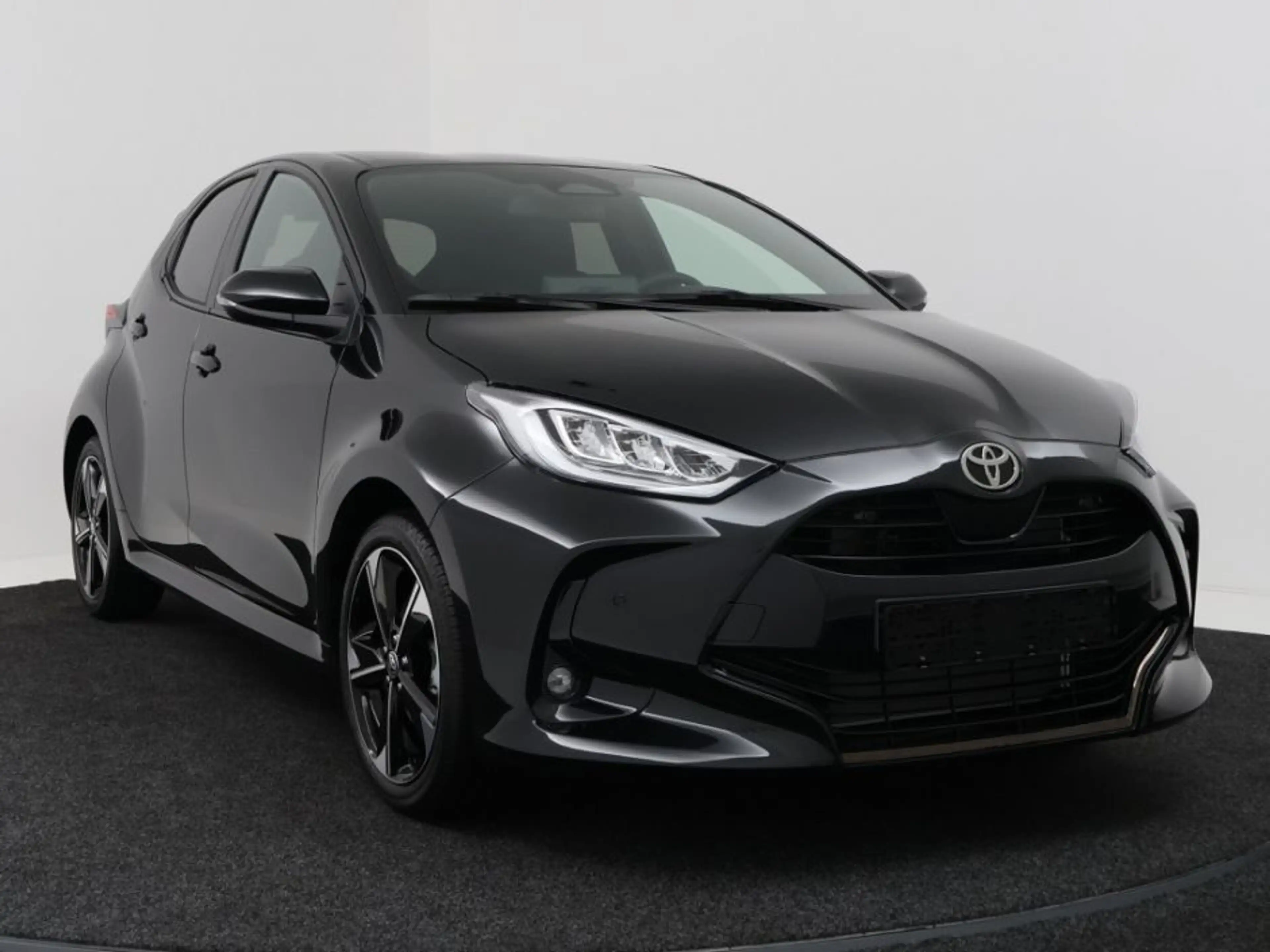 Toyota Yaris 1.5 Hybrid 130 Executive — photo 8