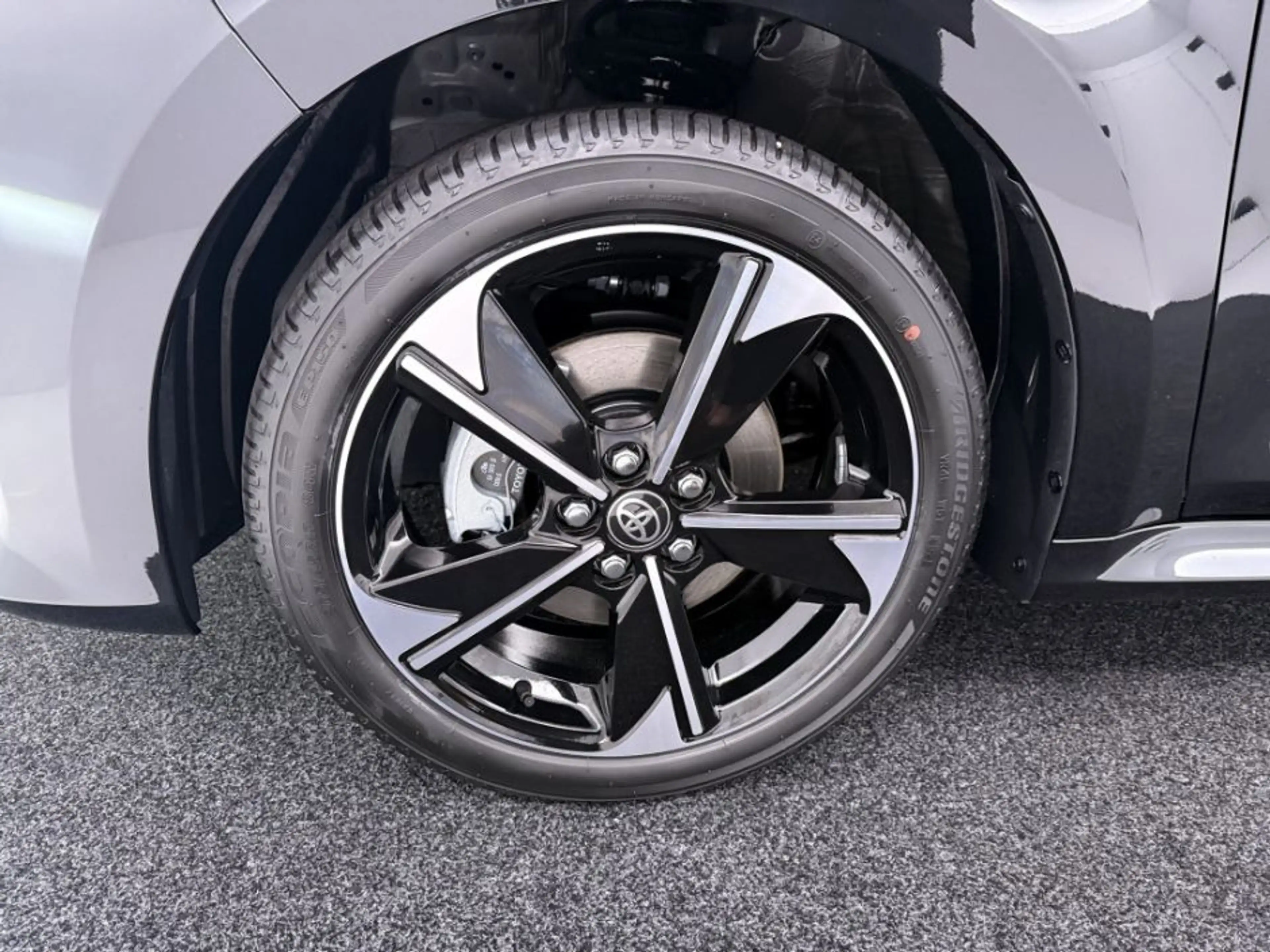 Toyota Yaris 1.5 Hybrid 130 Executive — photo 10