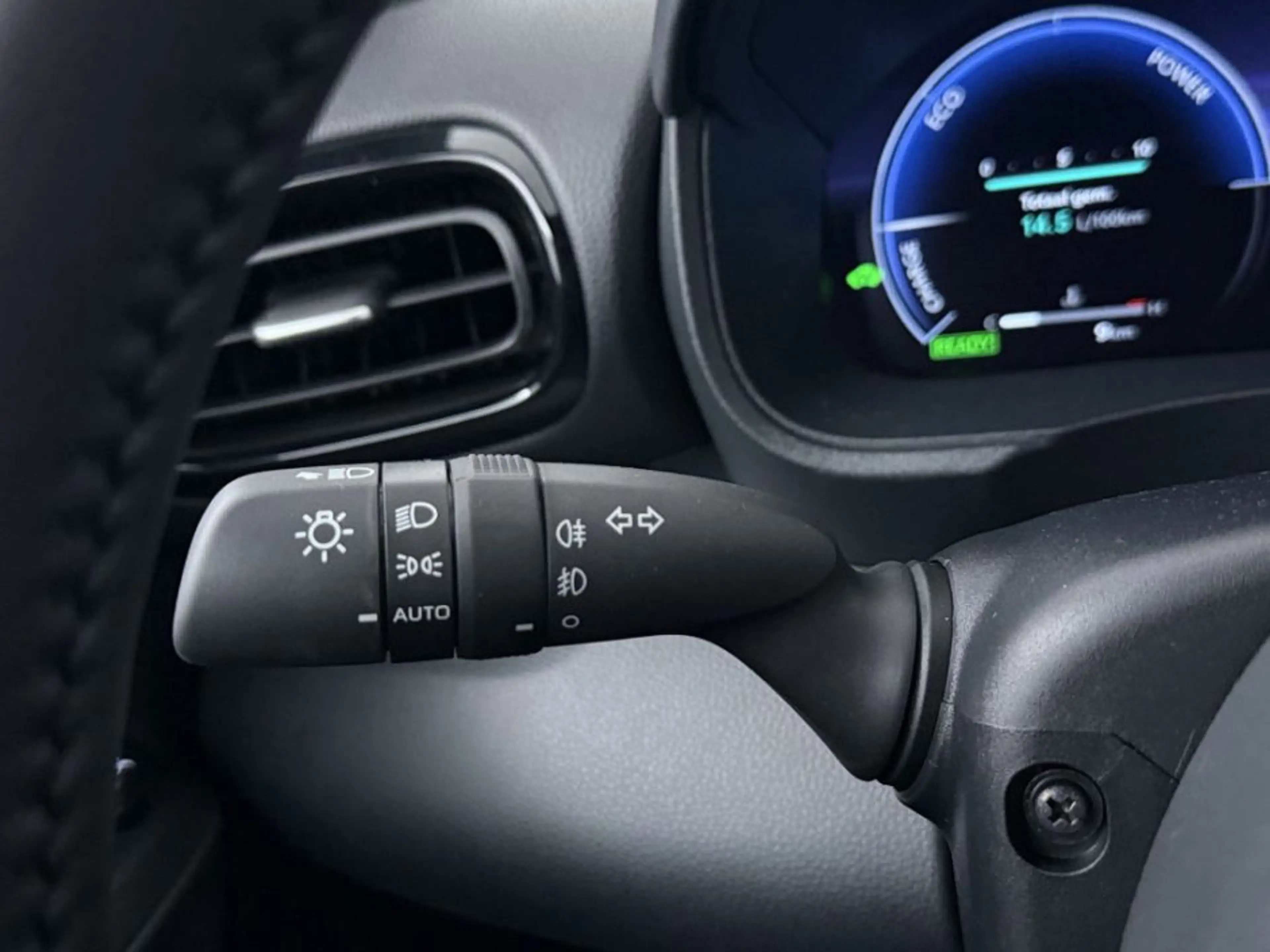 Toyota Yaris 1.5 Hybrid 130 Executive — photo 14