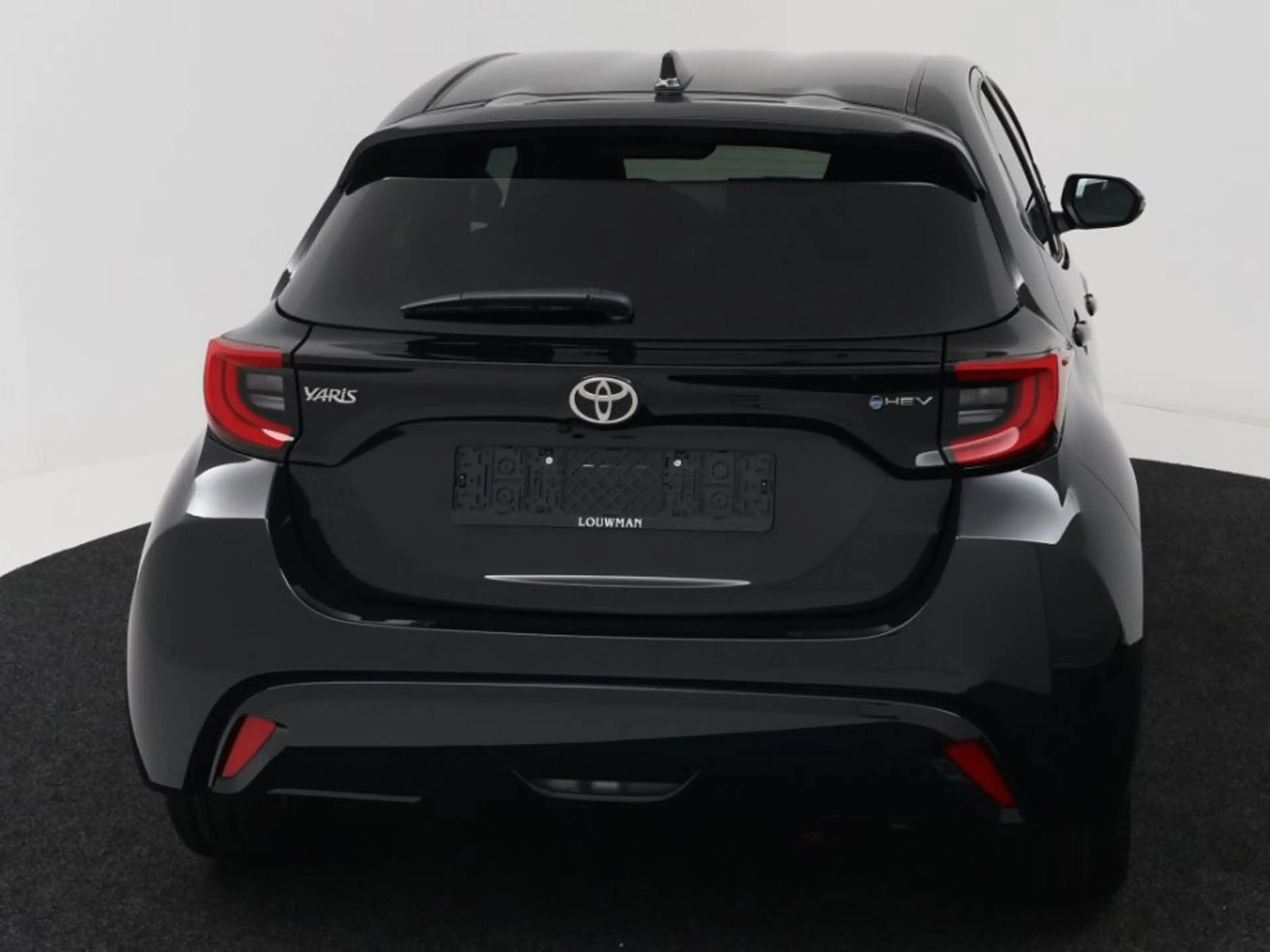 Toyota Yaris 1.5 Hybrid 130 Executive — photo 4