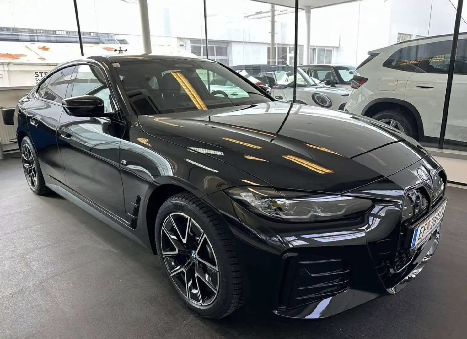 BMW i4 i4 Gran Coupe eDrive35 67kWh Schwarz - 2