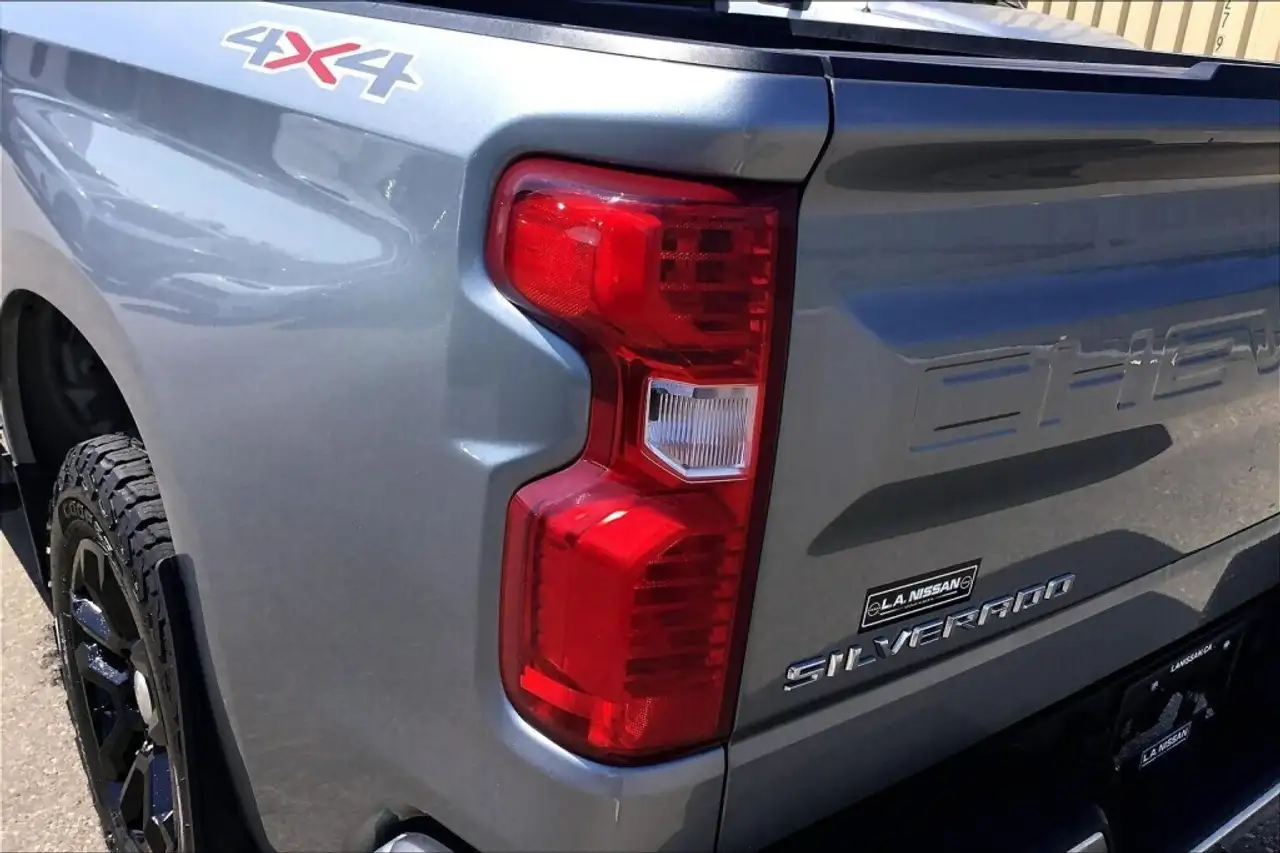 Chevrolet Silverado 1500 снимка Chevrolet Silverado 1500