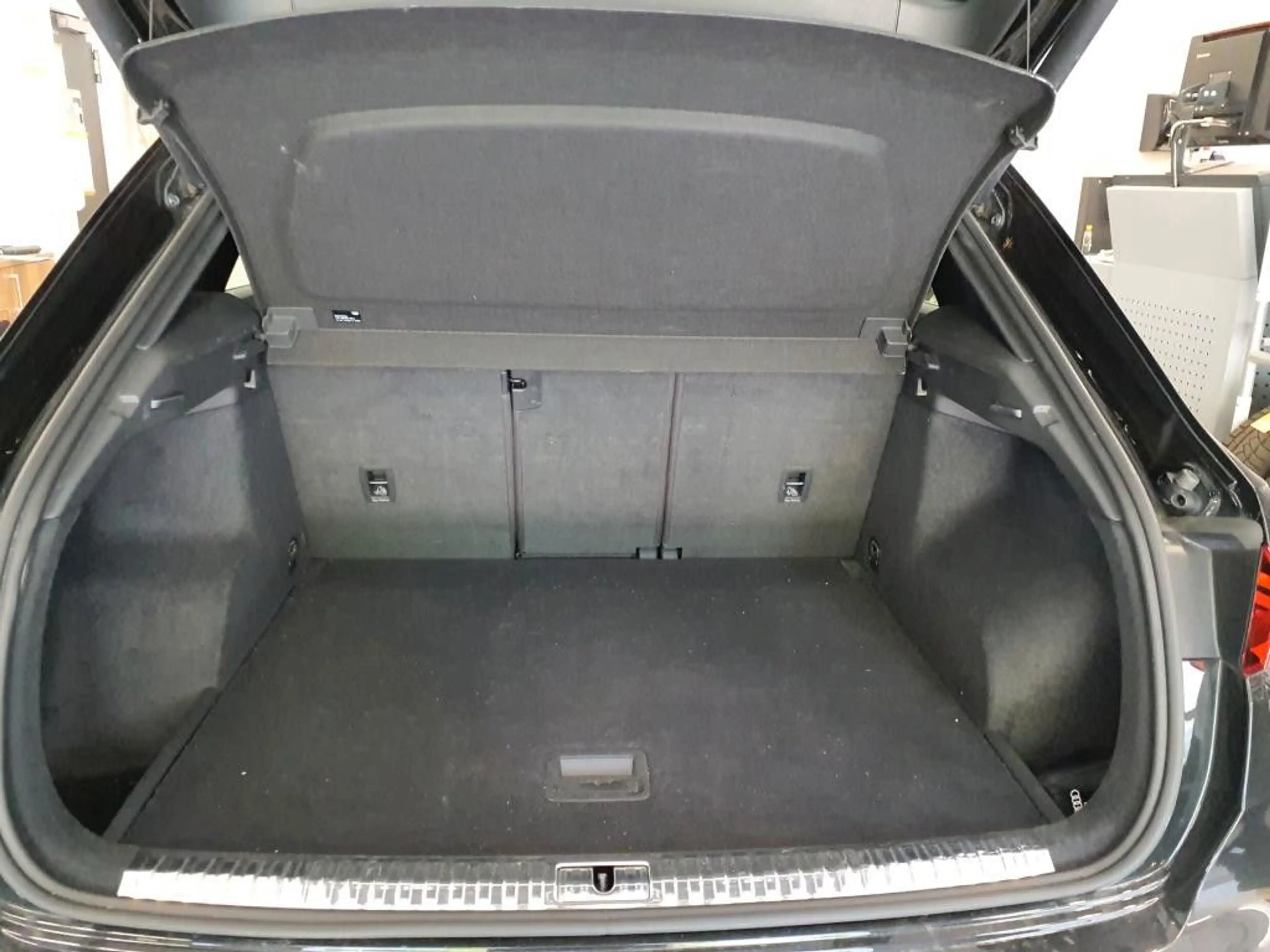 Audi Q3 40 TDI quattro advanced Navi SHZ LED Alu18 — photo 7