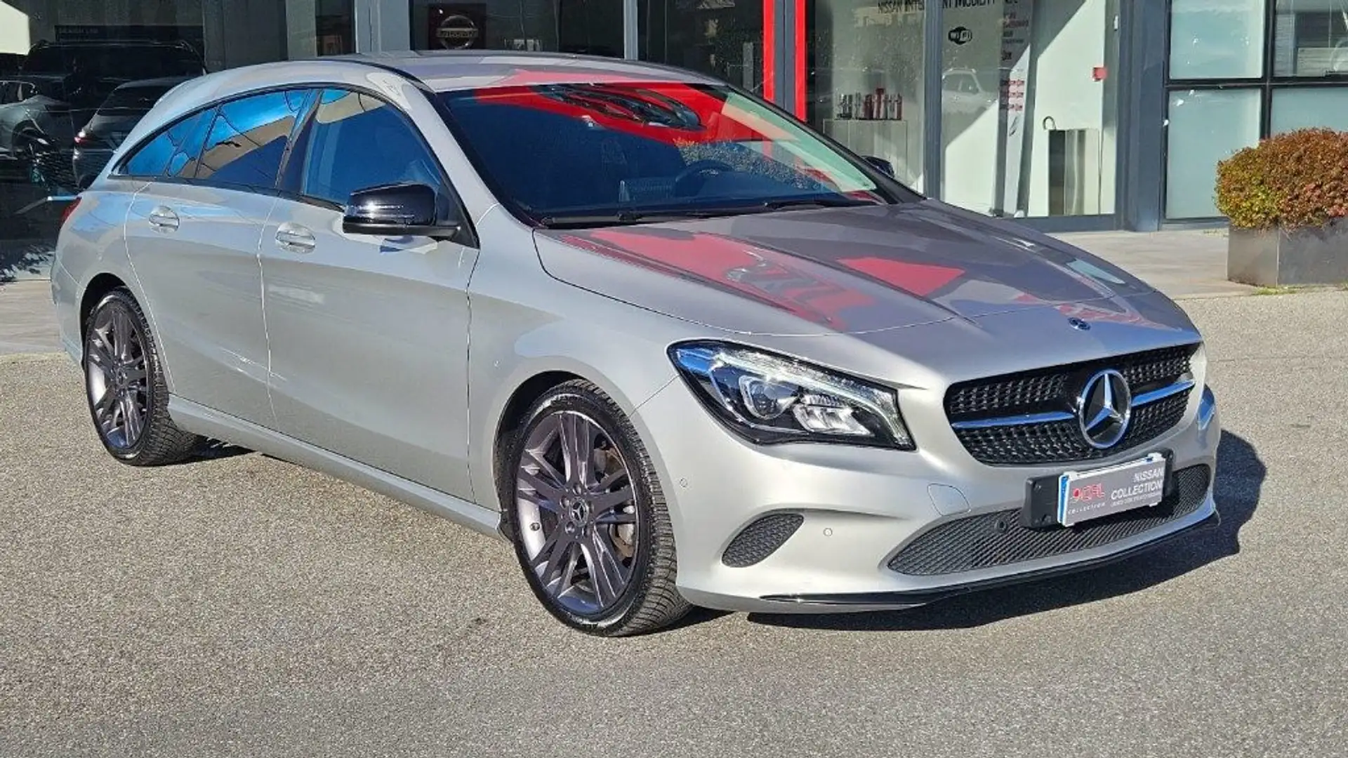 Mercedes-Benz CLA 180 d Plateado - 2