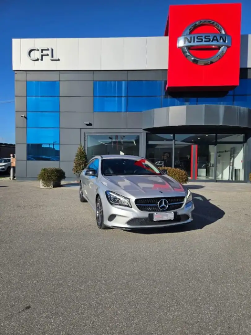 Mercedes-Benz CLA 180 d Plateado - 1