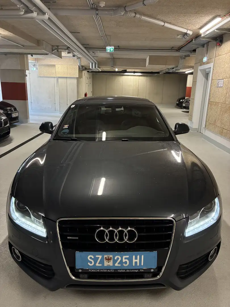 Audi A5 Coupé 3,0 TDI V6 quattro DPF Aut. Grau - 2