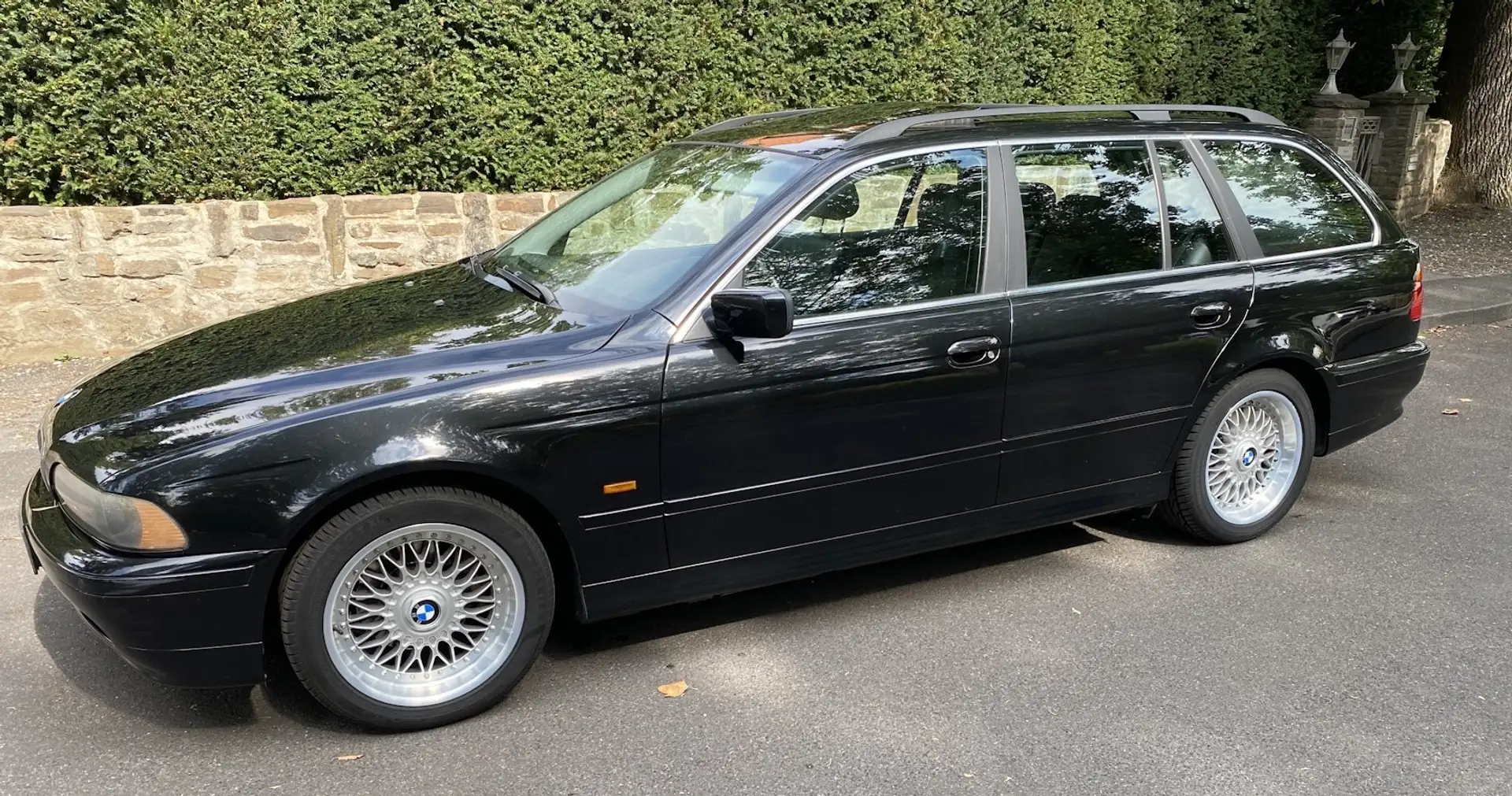 BMW 525 | 525i touring Schwarz - 2