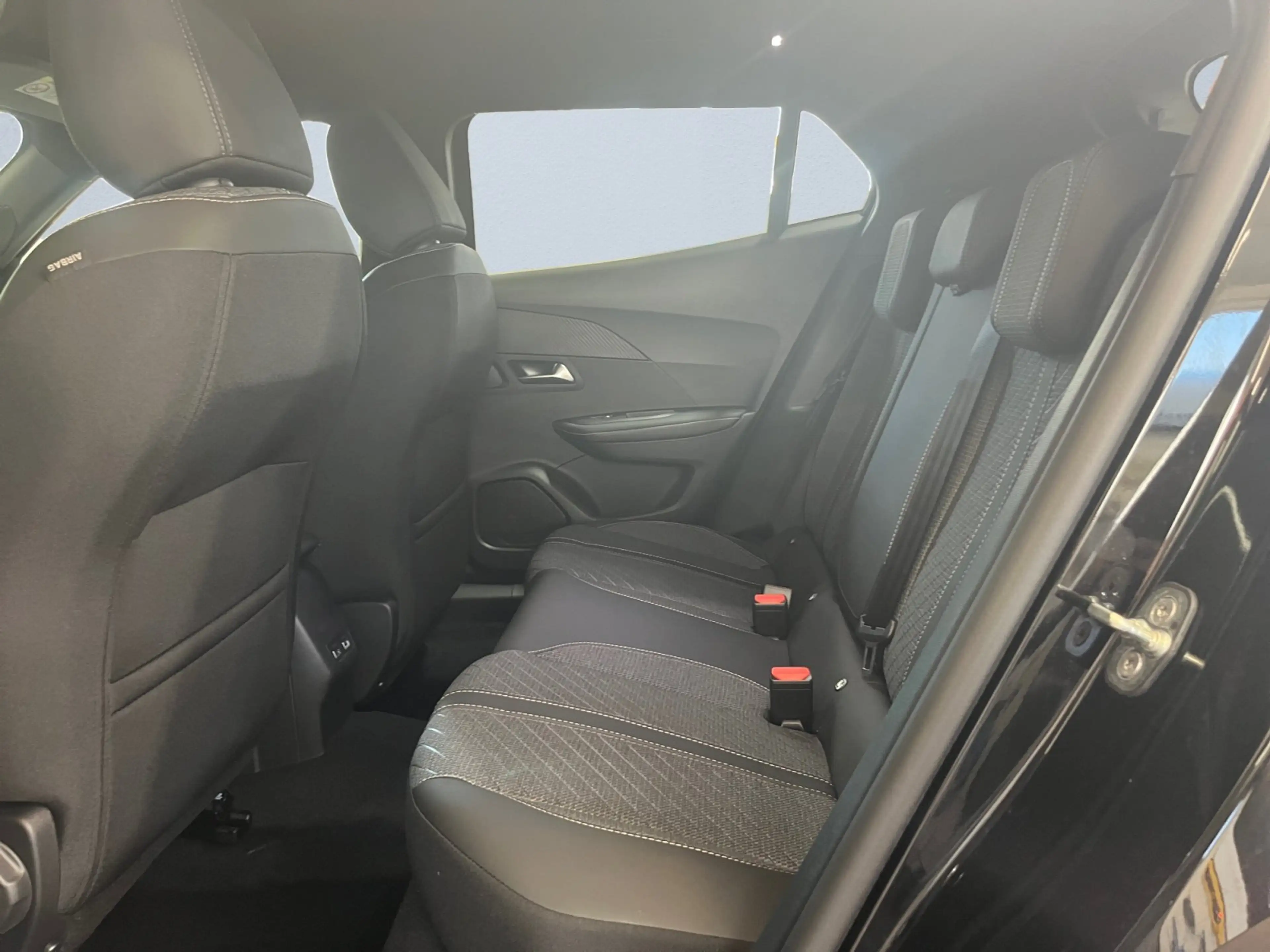 Peugeot 2008 1.2 145 A llure ACC LED Navi SHZ KlimaA PDC — photo 7