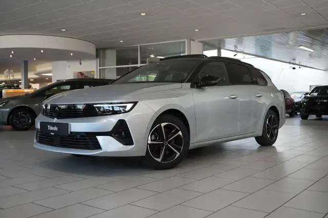 Opel Astra view 3