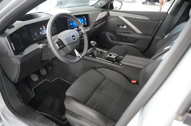 Opel Astra view 15