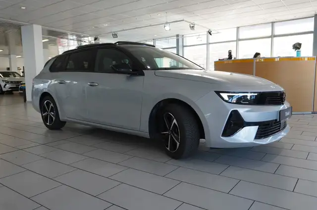 Opel Astra view 7