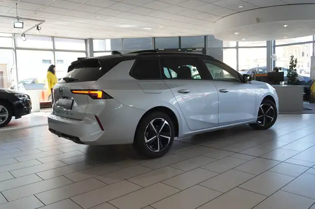 Opel Astra view 9