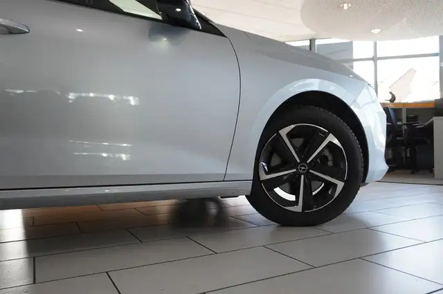 Opel Astra view 8
