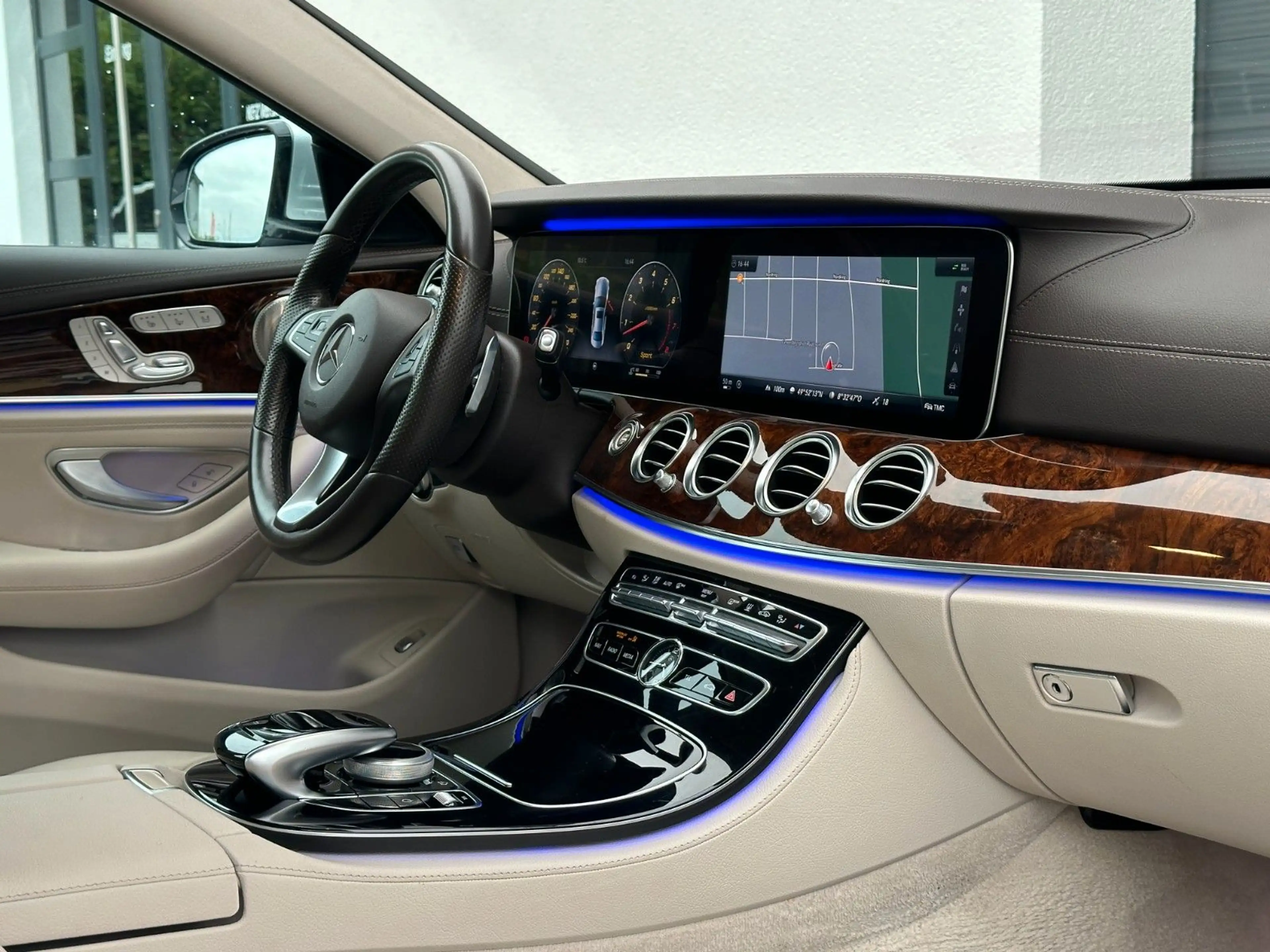 Mercedes-Benz E 400 4-M*1HAND*ACC+*MEMORY*HeadUP*360°AHK*SPUR* — photo 13
