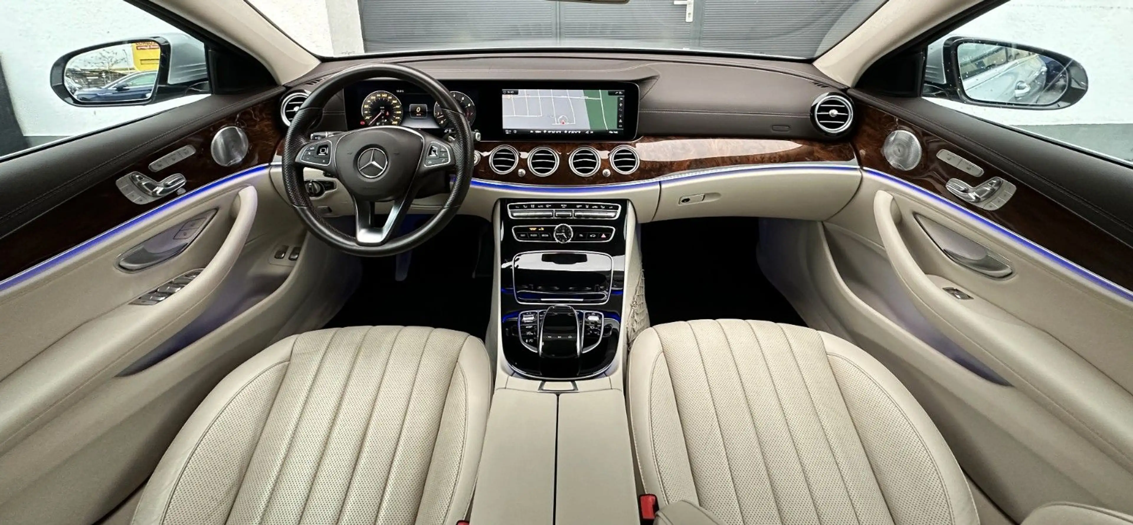 Mercedes-Benz E 400 4-M*1HAND*ACC+*MEMORY*HeadUP*360°AHK*SPUR* — photo 3