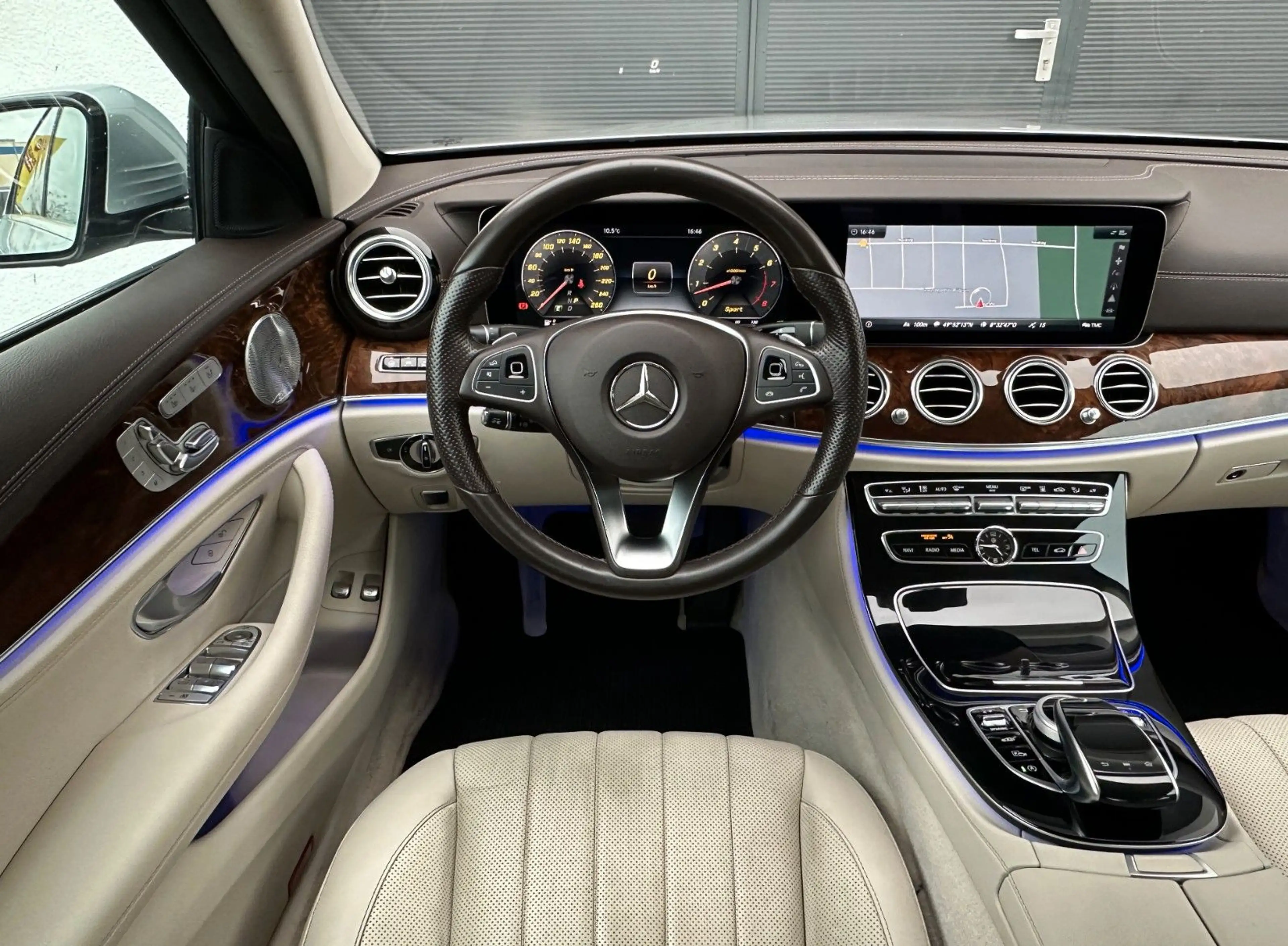 Mercedes-Benz E 400 4-M*1HAND*ACC+*MEMORY*HeadUP*360°AHK*SPUR* — photo 15