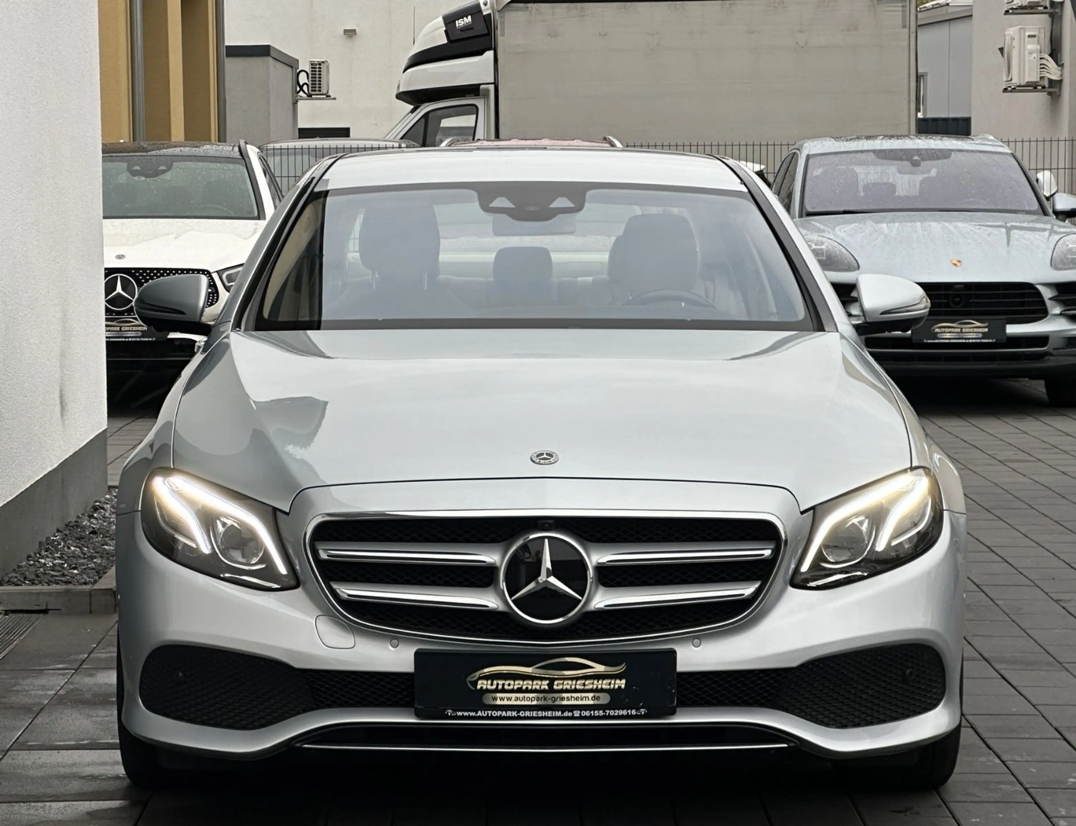 Mercedes-Benz E 400 4-M*1HAND*ACC+*MEMORY*HeadUP*360°AHK*SPUR* — photo 2