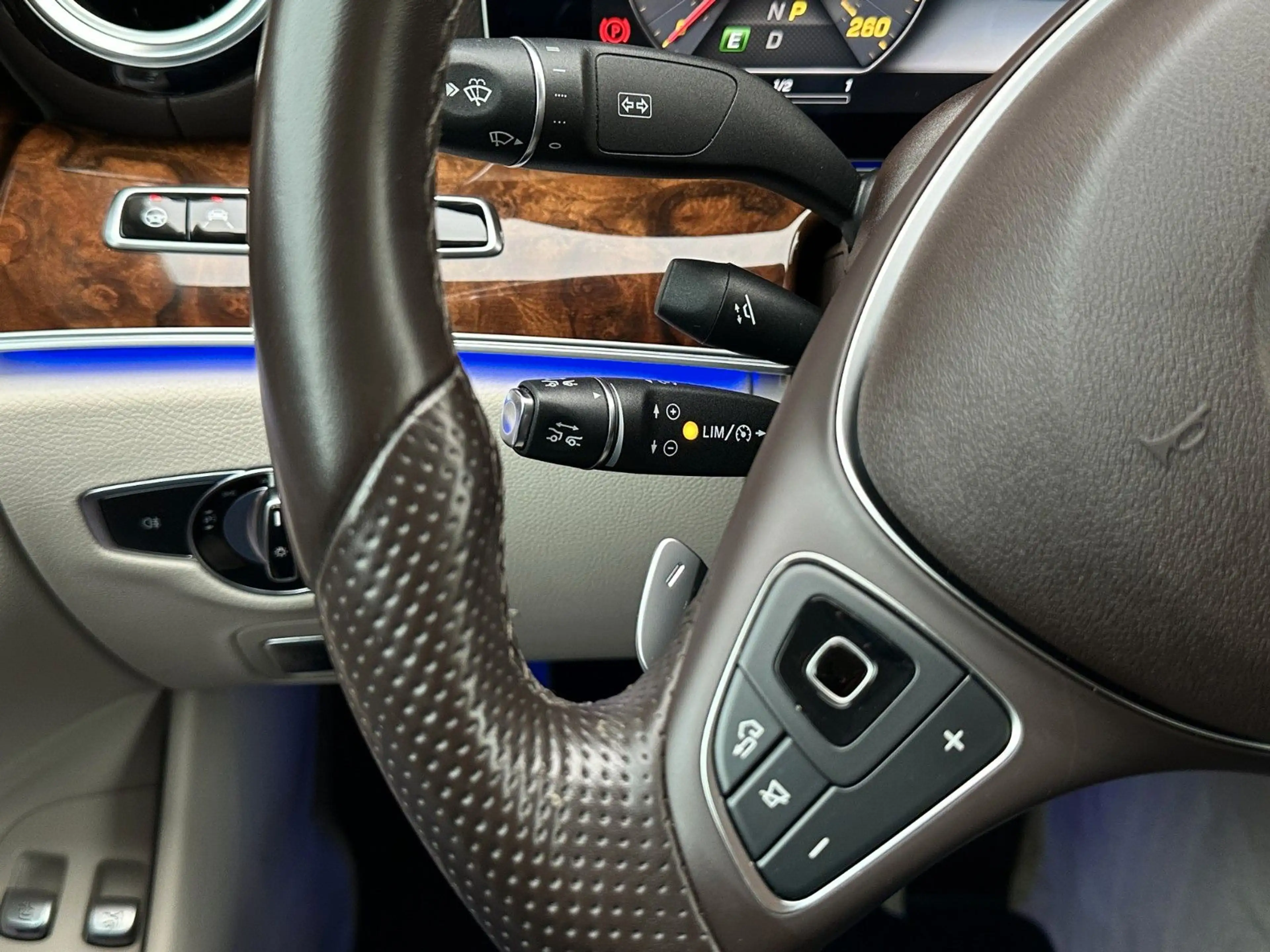 Mercedes-Benz E 400 4-M*1HAND*ACC+*MEMORY*HeadUP*360°AHK*SPUR* — photo 11