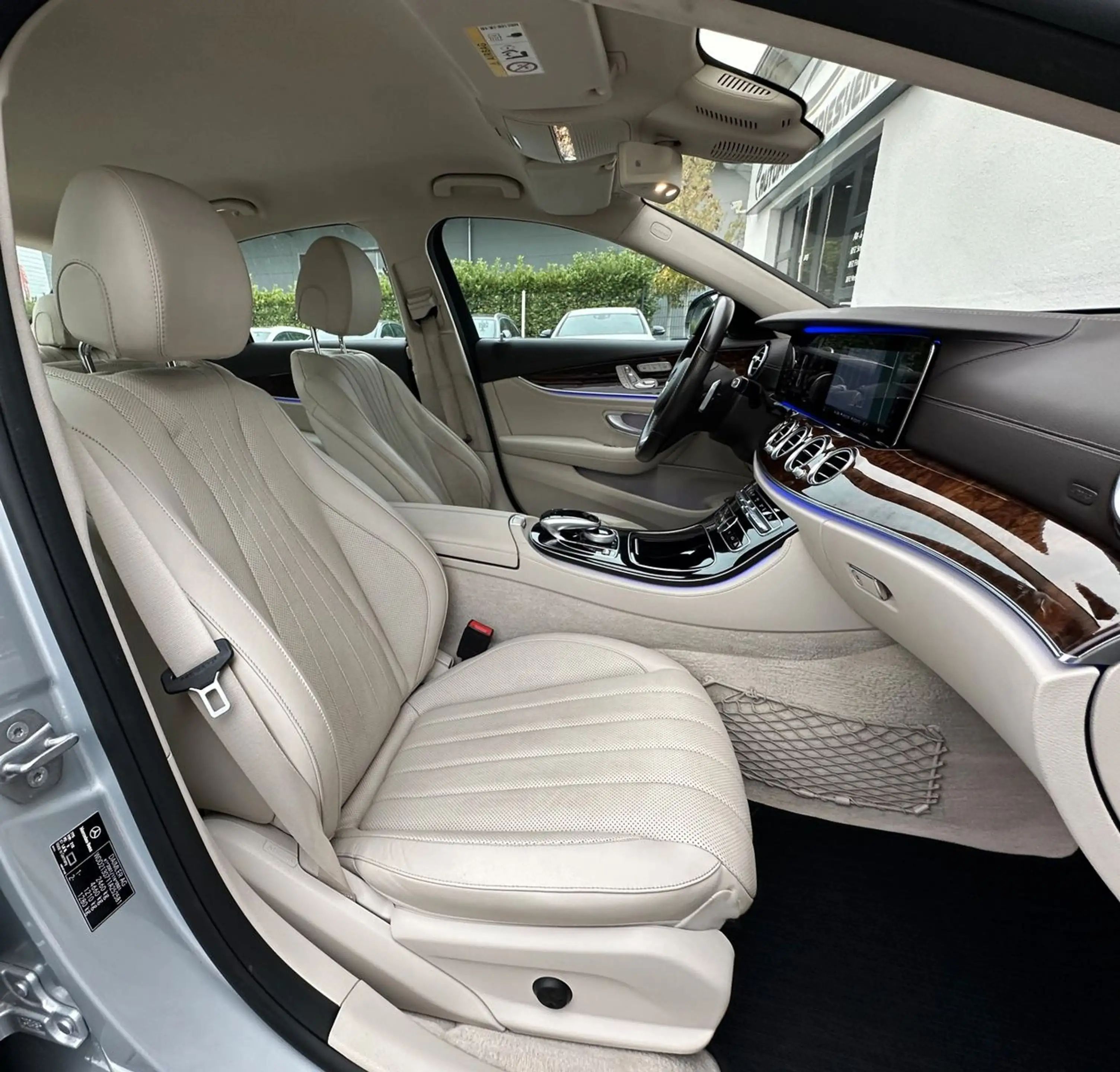 Mercedes-Benz E 400 4-M*1HAND*ACC+*MEMORY*HeadUP*360°AHK*SPUR* — photo 7