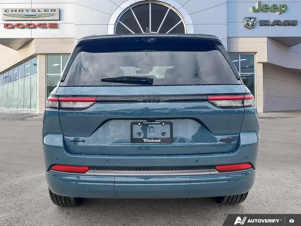 Jeep Grand Cherokee снимка Jeep Grand Cherokee
