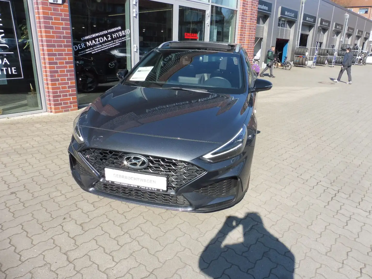 Hyundai i30 N-Line Kombi Autm. Panorama Kamera LED Navi Gris - 2