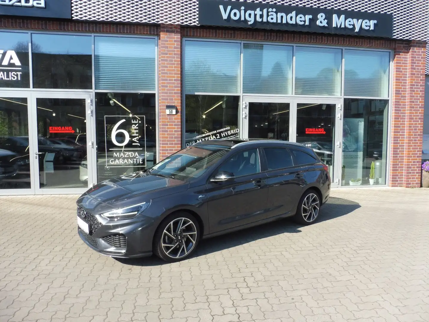 Hyundai i30 N-Line Kombi Autm. Panorama Kamera LED Navi Gris - 1