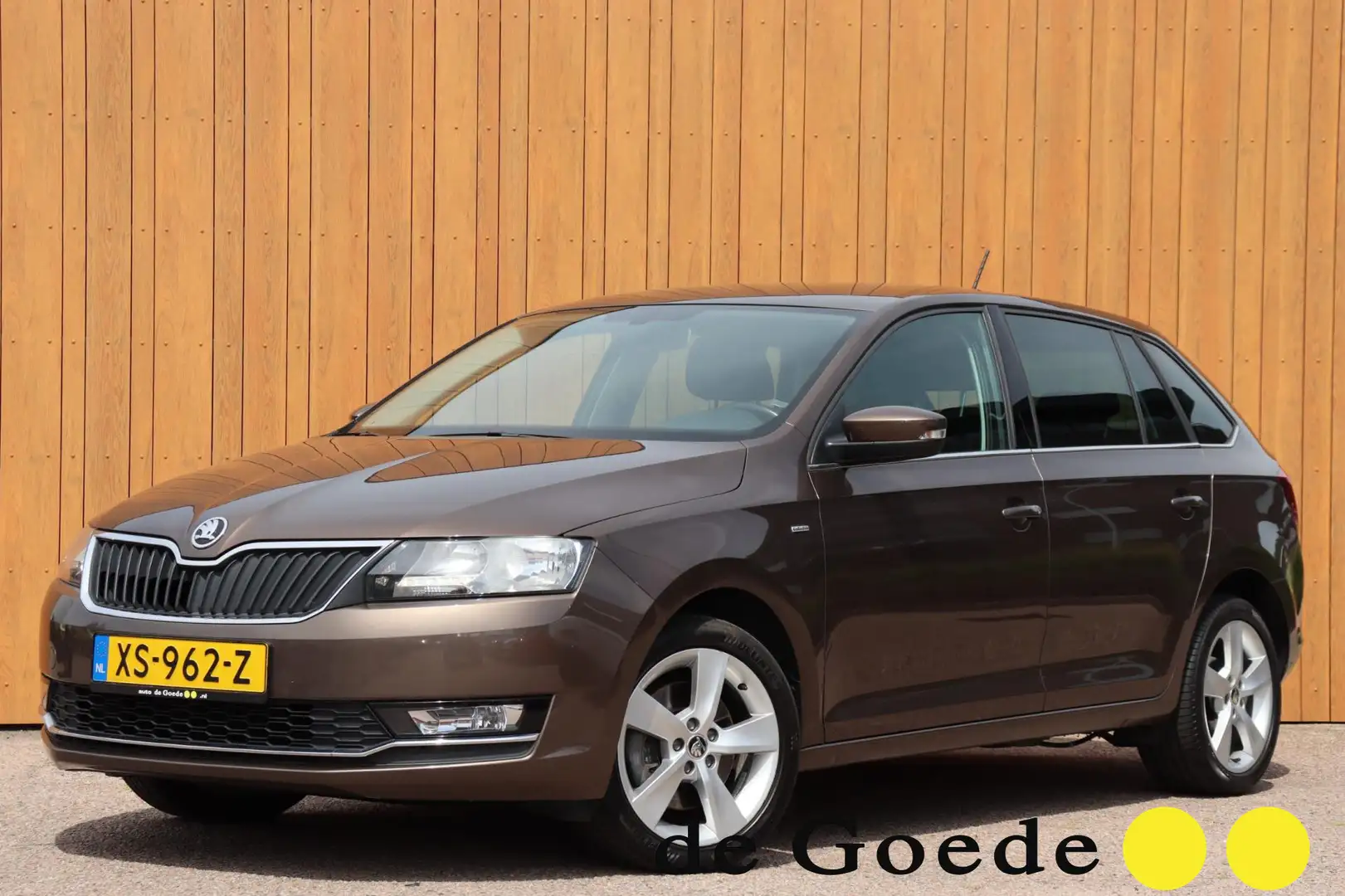 Skoda Rapid/Spaceback 1.0 TSI Greentech Clever org.NL trekhaak stoelverw Bruin - 1