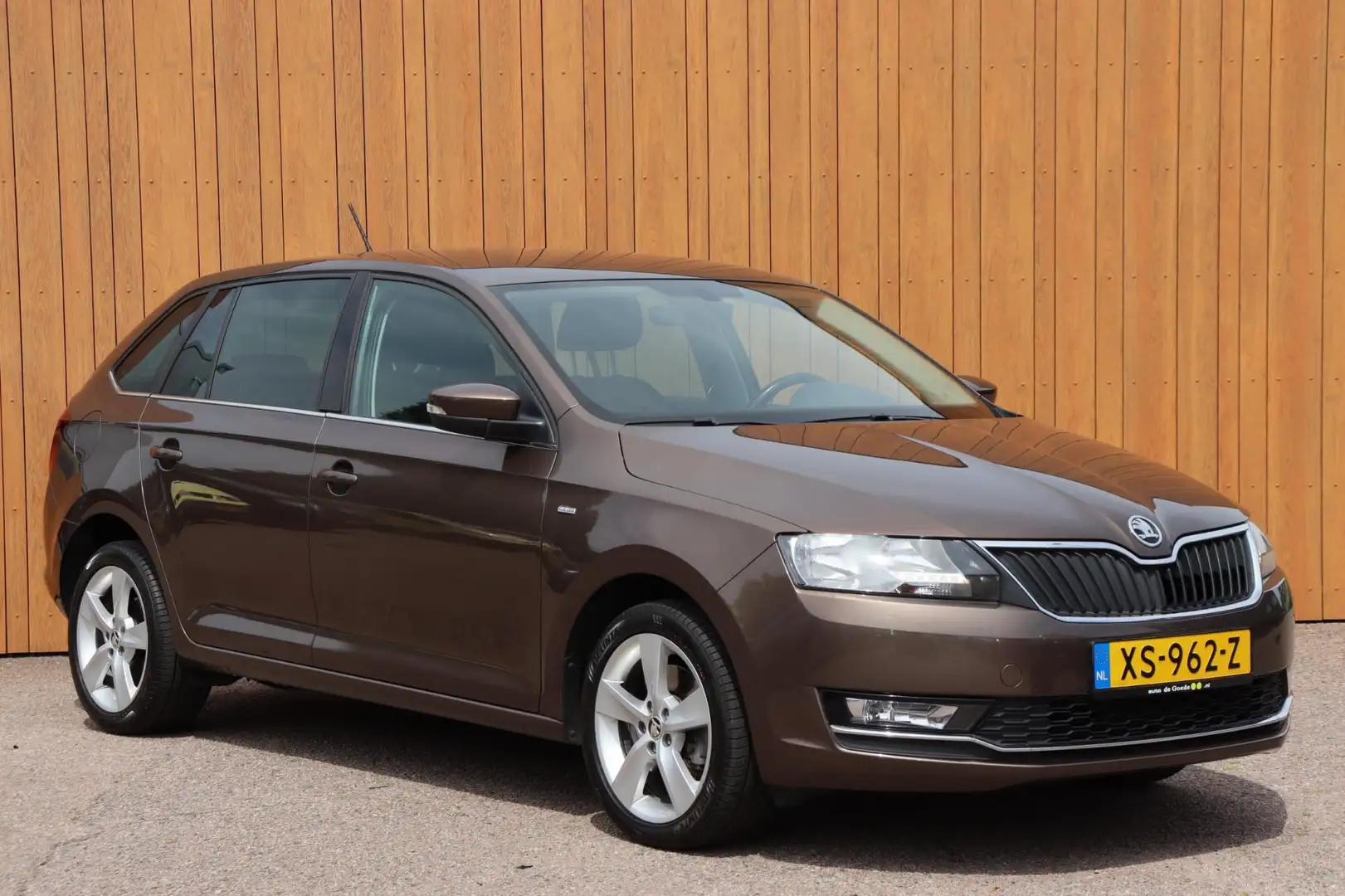 Skoda Rapid/Spaceback 1.0 TSI Greentech Clever org.NL trekhaak stoelverw Bruin - 2