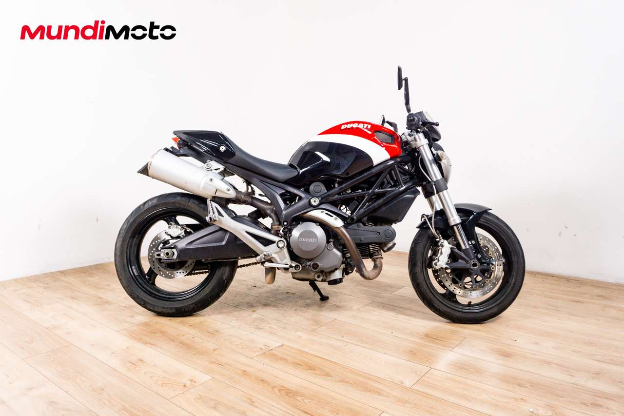 Ducati Monster 696
