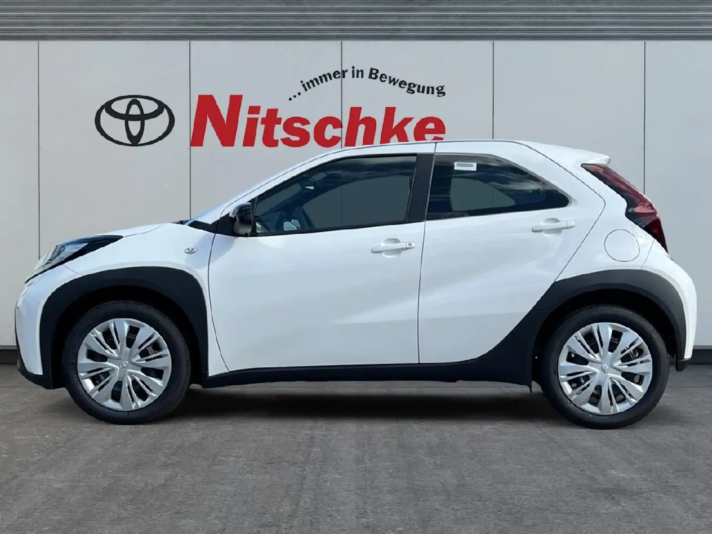 Toyota Aygo X 1.0 L Business Edition Alb - 2