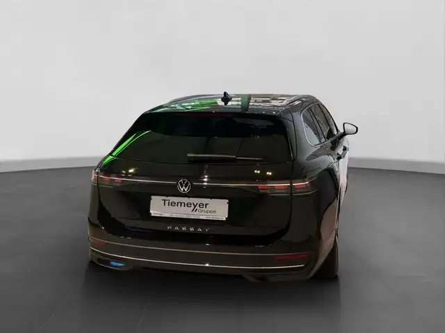 Volkswagen Passat view 3