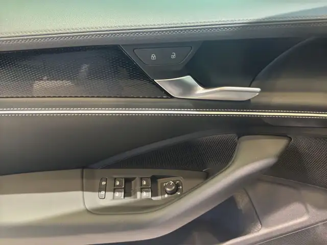 Volkswagen Passat view 8