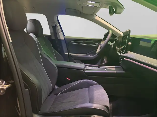 Volkswagen Passat view 4