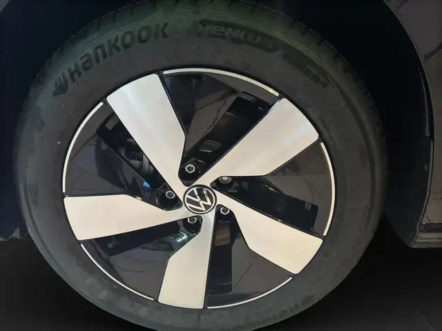 Volkswagen Passat view 7
