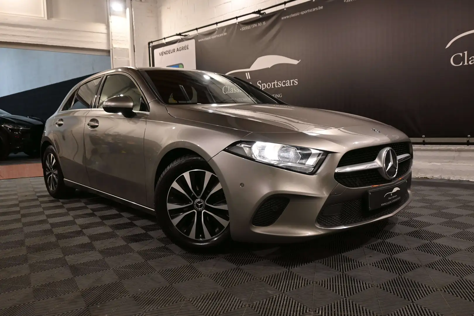 Mercedes-Benz A 180 A 180 d AUTO / EURO 6d / CAMERA / CARPLAY / CUIR Grijs - 2