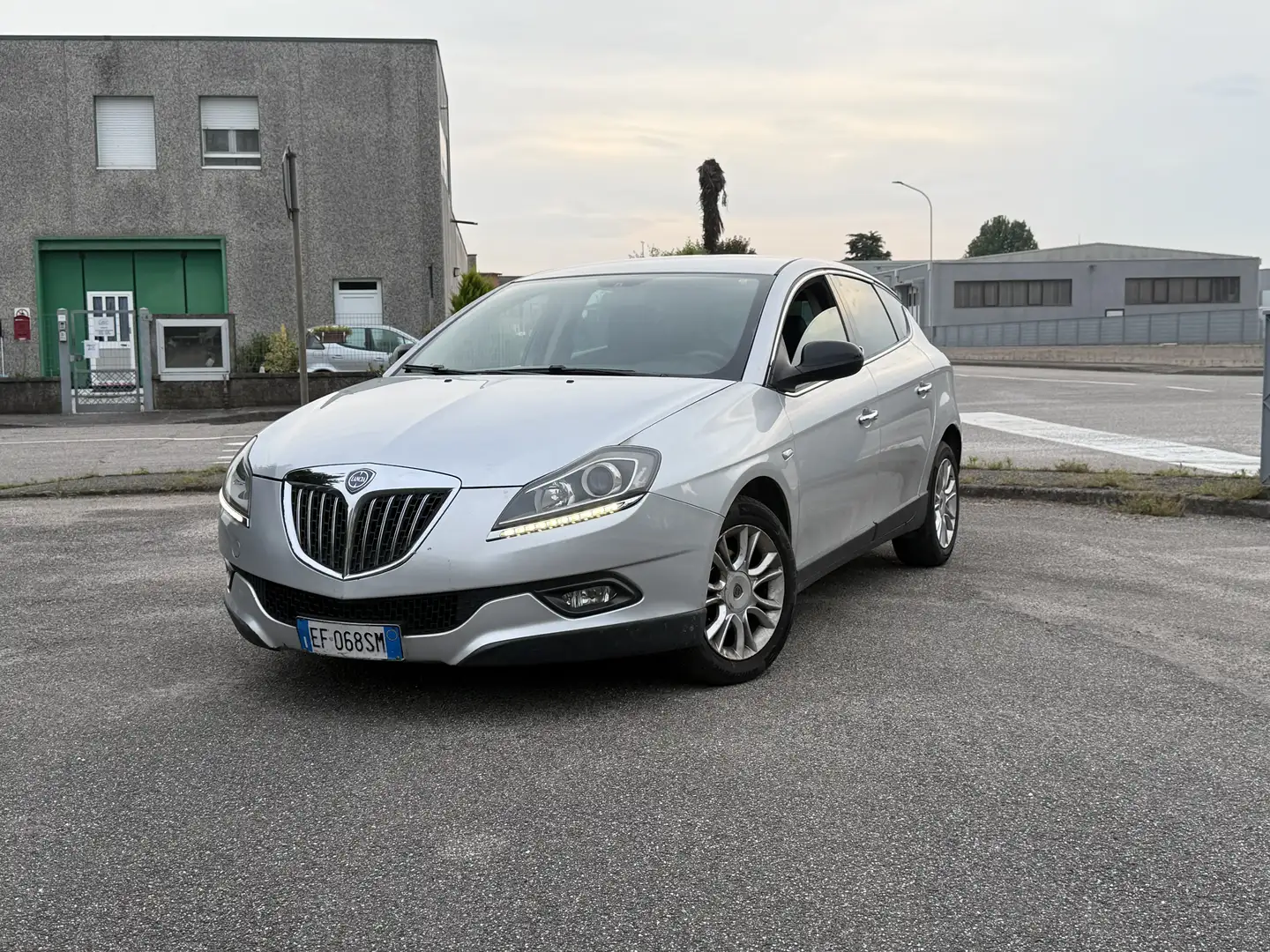 Lancia Delta 1.6 mjt Argento 120cv dpf - 1