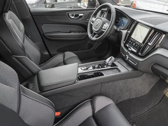 Volvo XC60 view 8