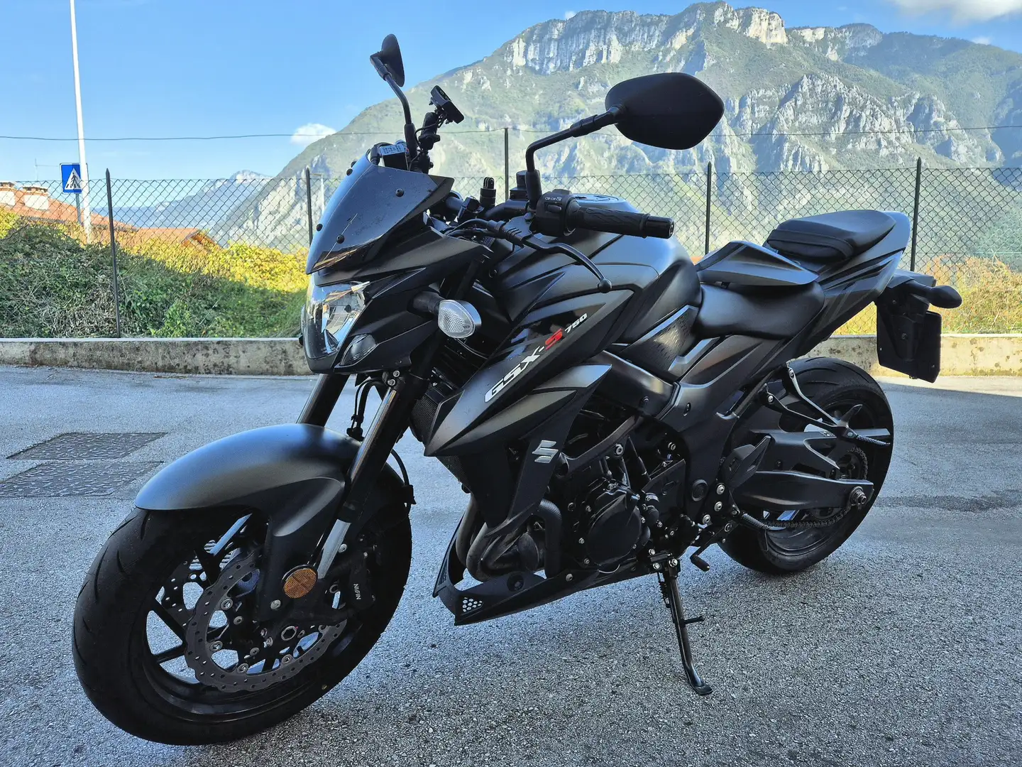 Suzuki GSX-S 750 Yugen Carbon Negru - 2