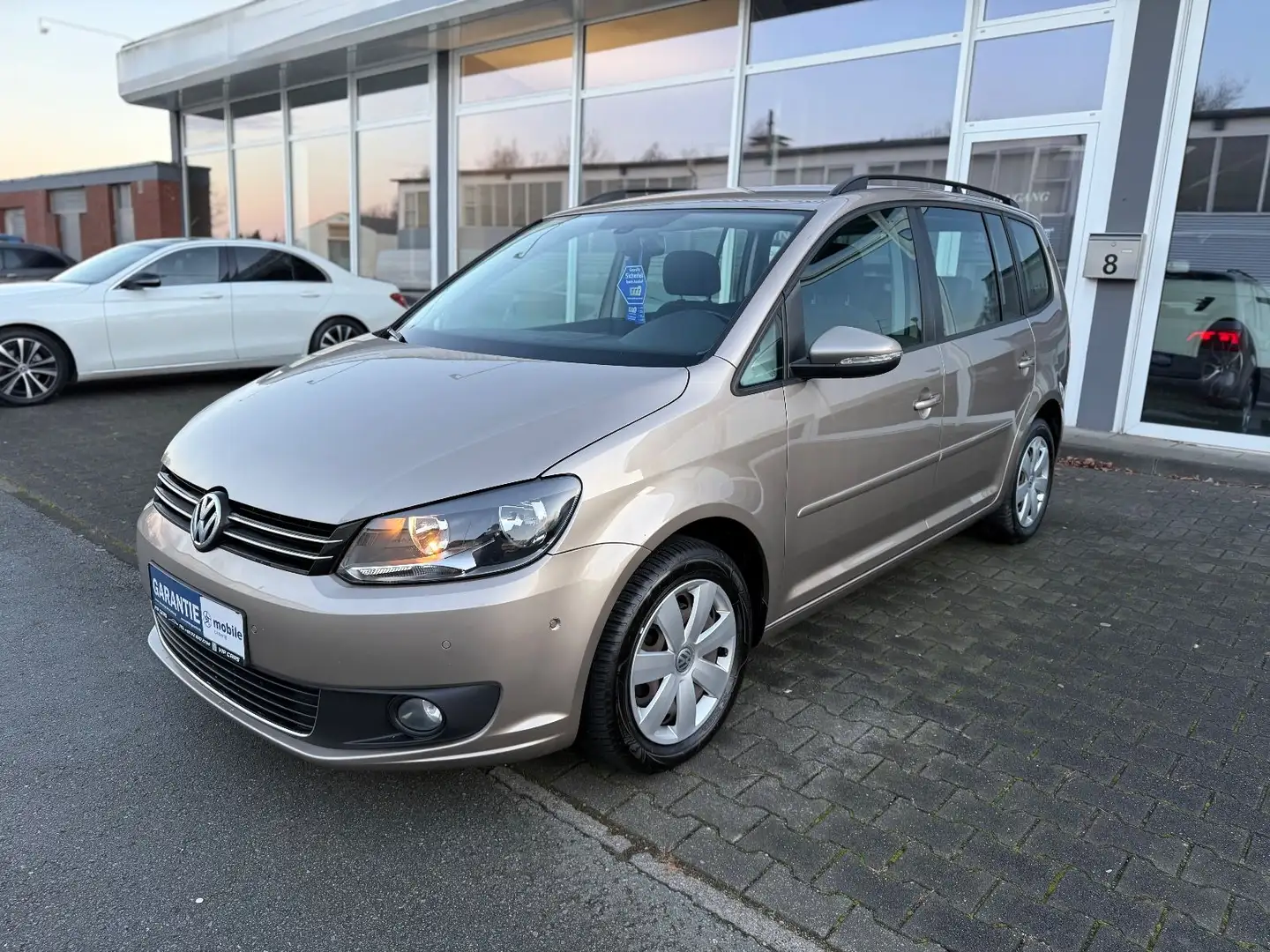 Volkswagen Touran Comfortline BMT*1-Hand*Standheizung*Tempo Beige - 1