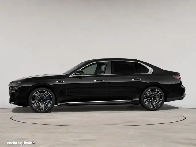 BMW 7 Series view 5