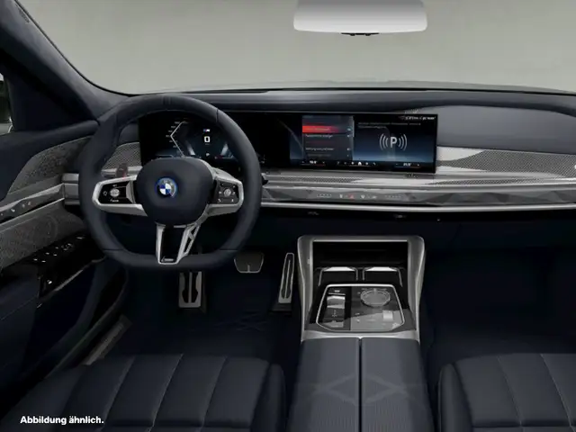 BMW 7 Series view 4