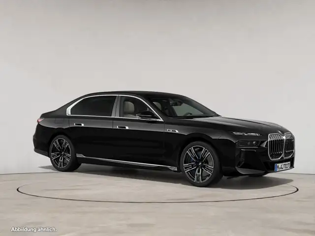BMW 7 Series view 9
